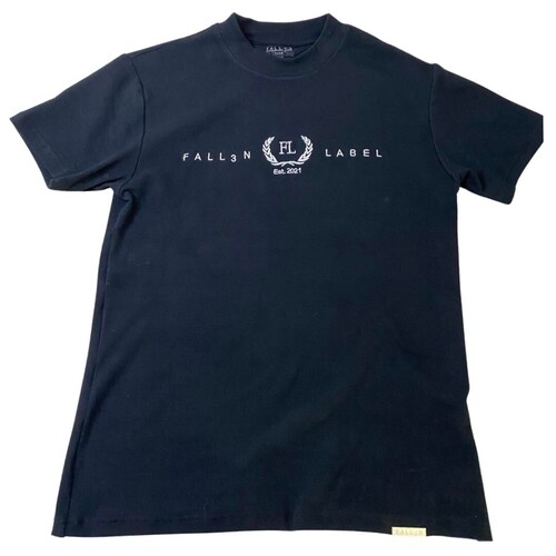 Fitted Crest tee [Size: Small]